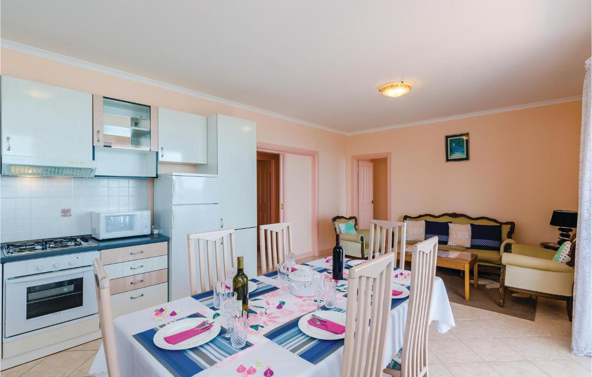 3 Bedroom Beautiful Apartment In Orasac Exterior foto