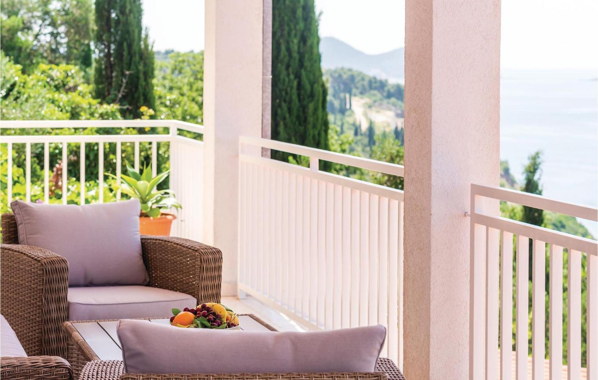 3 Bedroom Beautiful Apartment In Orasac Exterior foto