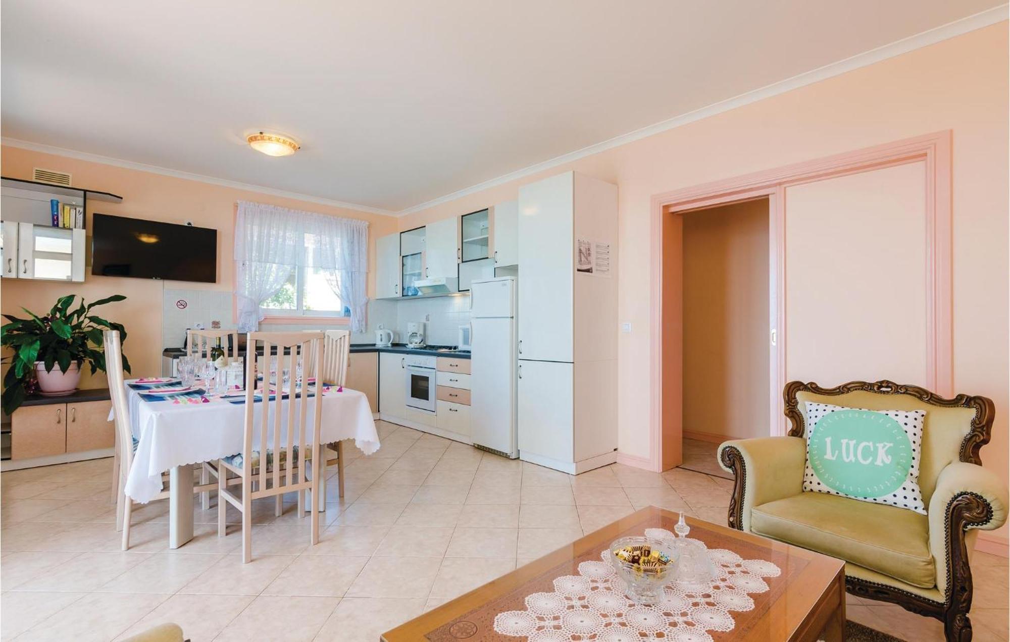 3 Bedroom Beautiful Apartment In Orasac Exterior foto