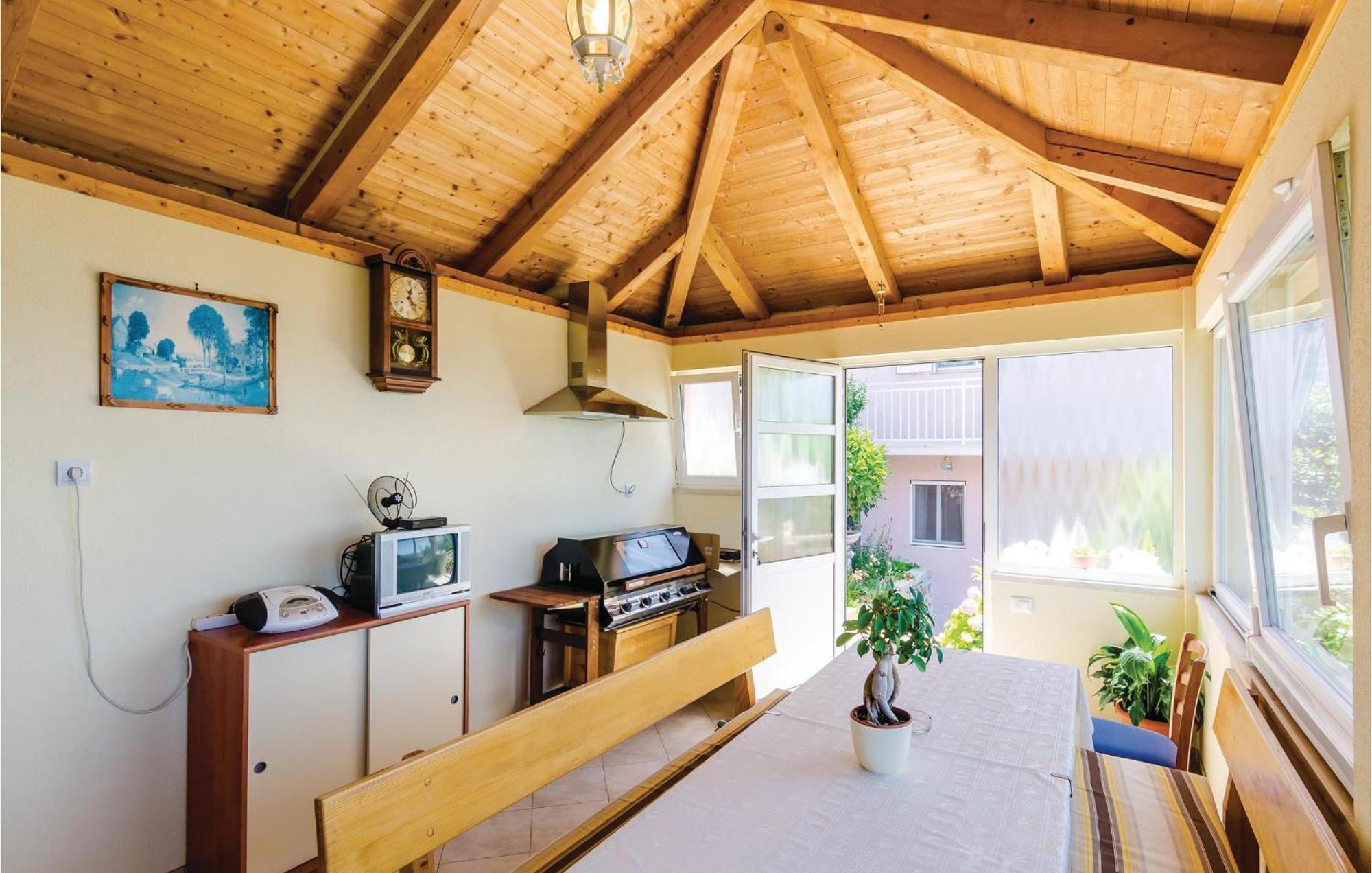 3 Bedroom Beautiful Apartment In Orasac Exterior foto